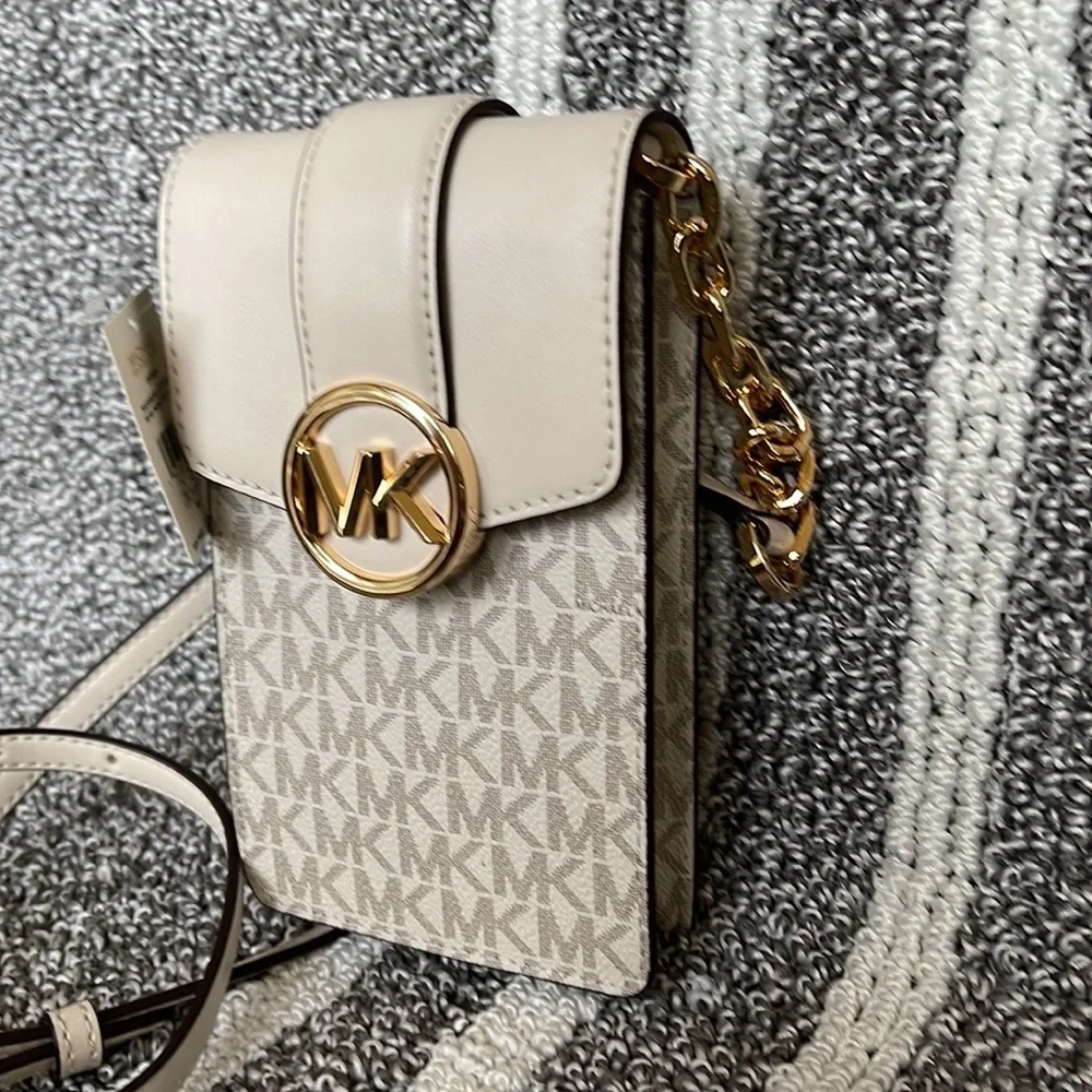 Michael Kors Carmen Small Logo Smartphone Crossbody Bag
Light Cream Multi - Picture 15 of 16